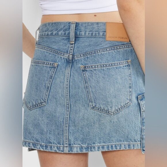 Aritzia Denim Forum The '90s Cargo Mini Denim Skirt size 28 - Picture 4 of 12